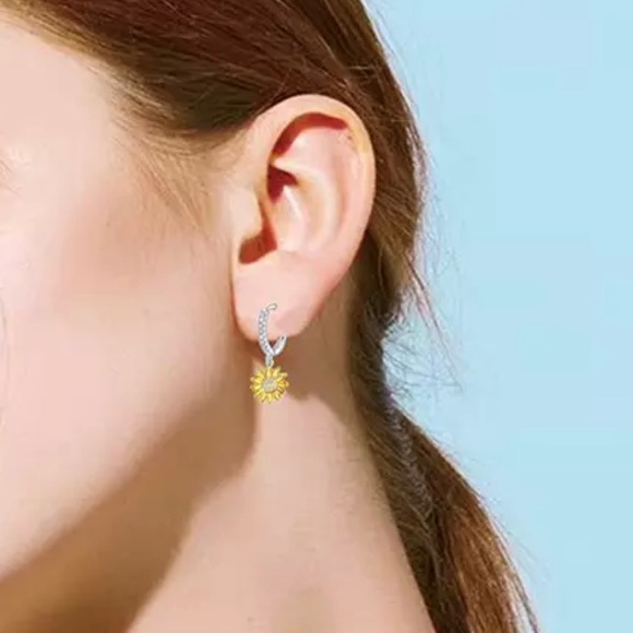 Gold Sunflower in White Zirconia Dangle Women Earrings - Picture 8 of 9